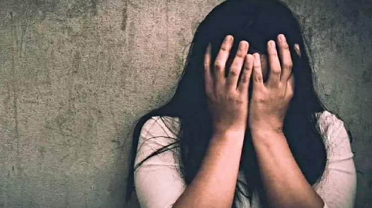 Rape Case Filed Against Senior Manager Of Axis Bank. -