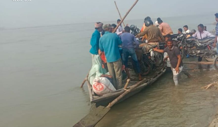 पीलीभीत के PWD विभाग ने पैंटून पुल बनाने के बजाए