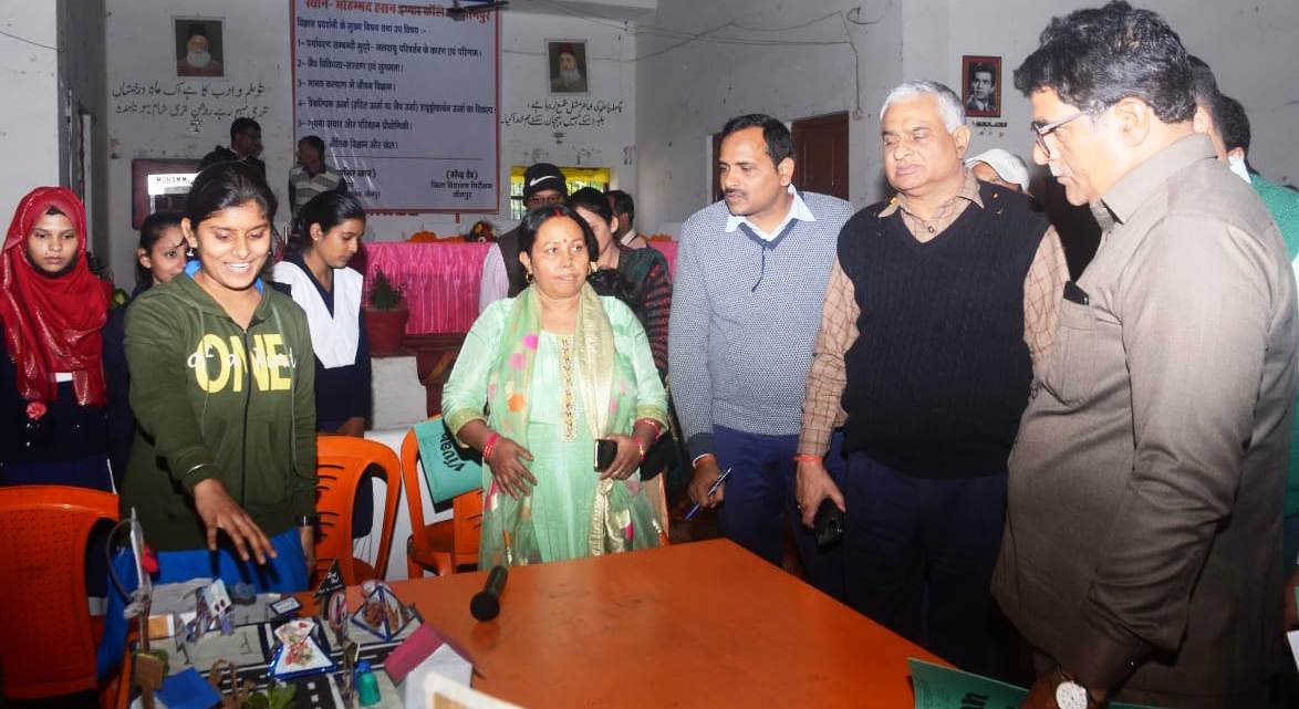 विज्ञान प्रदर्शनी में जूनियर वर्ग में श्रवण व सीनियर में रिया ने मारी बाजी विज्ञान प्रदर्शनी में जूनियर वर्ग में श्रवण व सीनियर में रिया ने मारी बाजी
