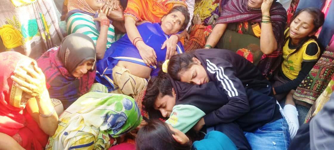 बीच चौराहे पर अधेड़ की गोली मारकर हत्या