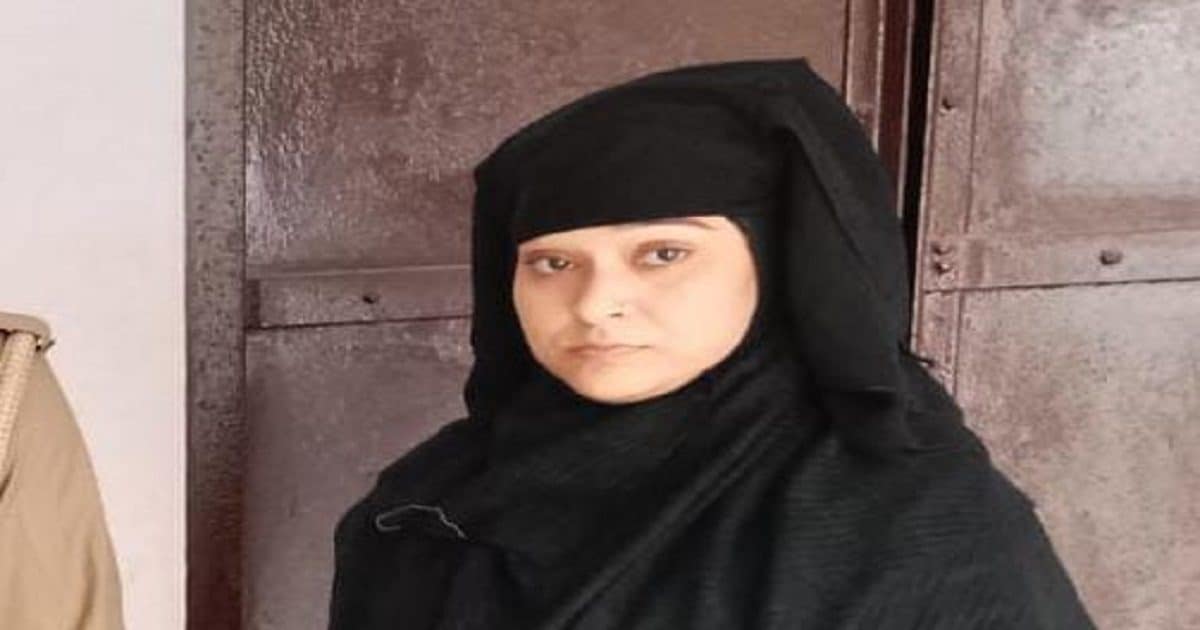 हनी ट्रैप से हुस्न के जाल में फंसाती है ये