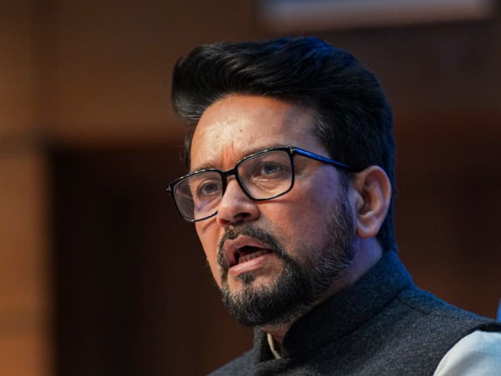 Wrestlers Protest Sports Minister Anurag Thakur Meets Wrestlers And Give