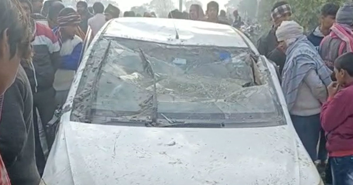 Hapur News: गहरे तालाब में गिरी तेज रफ्तार कार, चार