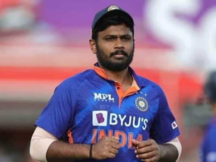 IND Vs SL: Fans Trolled Indian Batsman Sanju Samson After IND Vs SL: Fans Trolled Indian Batsman Sanju Samson After He Got Out On 5 Runs Against Sri Lanka In T20I See Reaction | IND Vs SL: पहले टी20 में नहीं चला संजू सैमसन का बल्ला तो निराश हुए फैंस, बोले