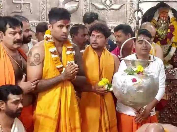 Suryakumar Yadav Kuldeep Washington Sundar Offer Prayers At Ujjain Mahakaleswar Temple For Rishabh Pant Speedy Recovery