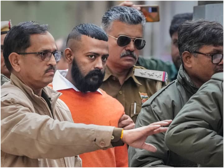 Sukesh Chandrashekhar Actress Blackmail And Kiss Delhi Police Chargesheet Reveals