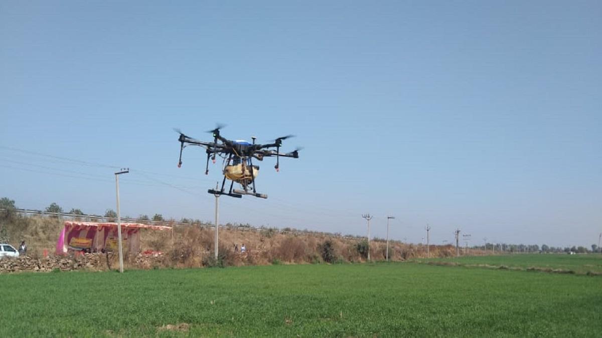 इस राज्य में ड्रोन से किया गया गेहूं की फसल Drone farming