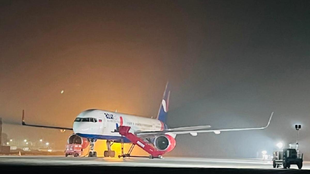 रूसी विमान की इमरजेंसी लैंडिंग, जामनगर एयरपोर्ट सील... बम की विमान को मुख्य बिल्डिंग से दूर लैंड कराया गया