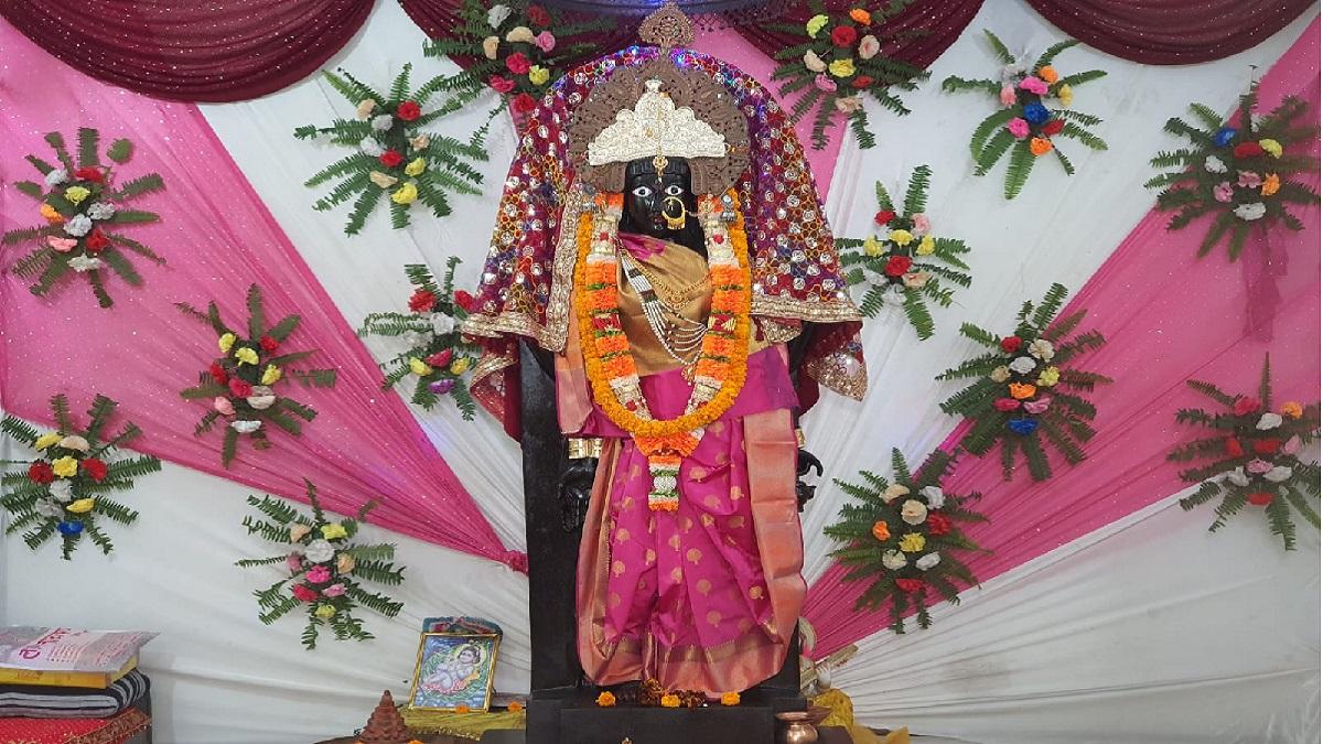 संपूर्णानंद विवि में स्थित है मंदिर