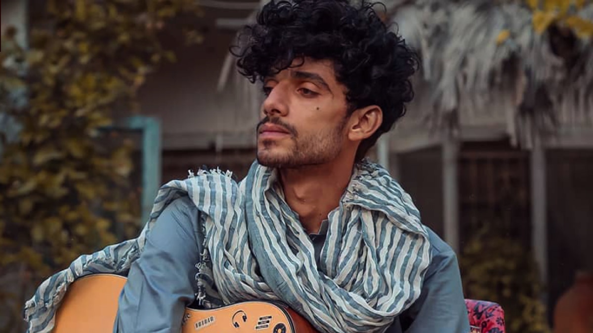 गाना गाकर हीरो बना पाकिस्तानी सिंगर, जानें कहानी!