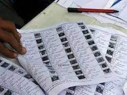 निवार्चन अधिकारी के न पहुँचने से मतदाता सूची का नही हुआ प्रदर्शन