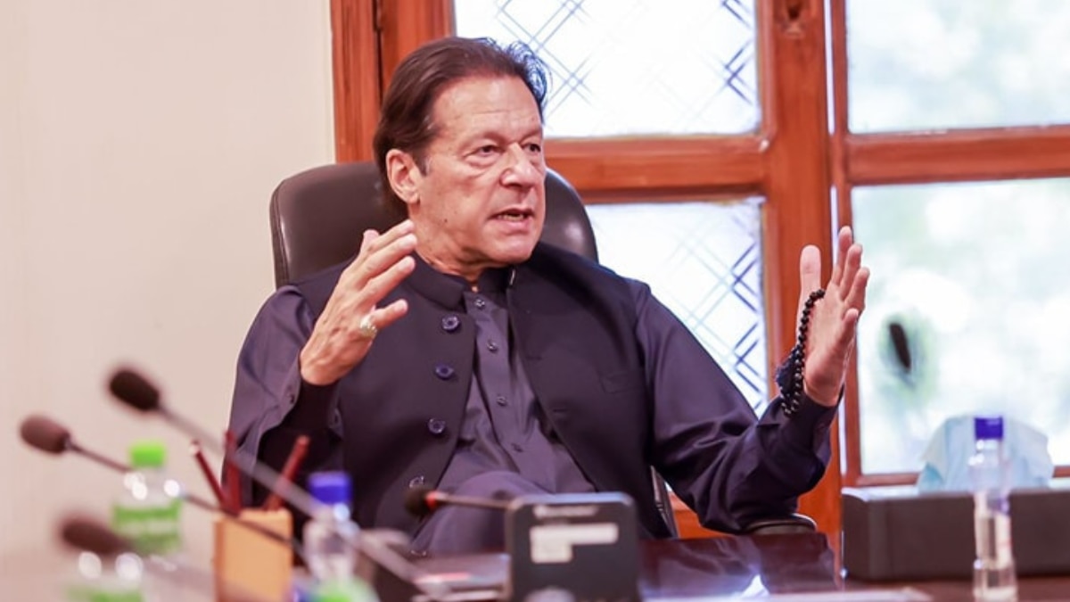 'गिरफ्तारी से बचने के लिए पड़ोसी के घर में कूदे पाकिस्तान के पूर्व प्रधानमंत्री इमरान खान (फाइल फोटो)