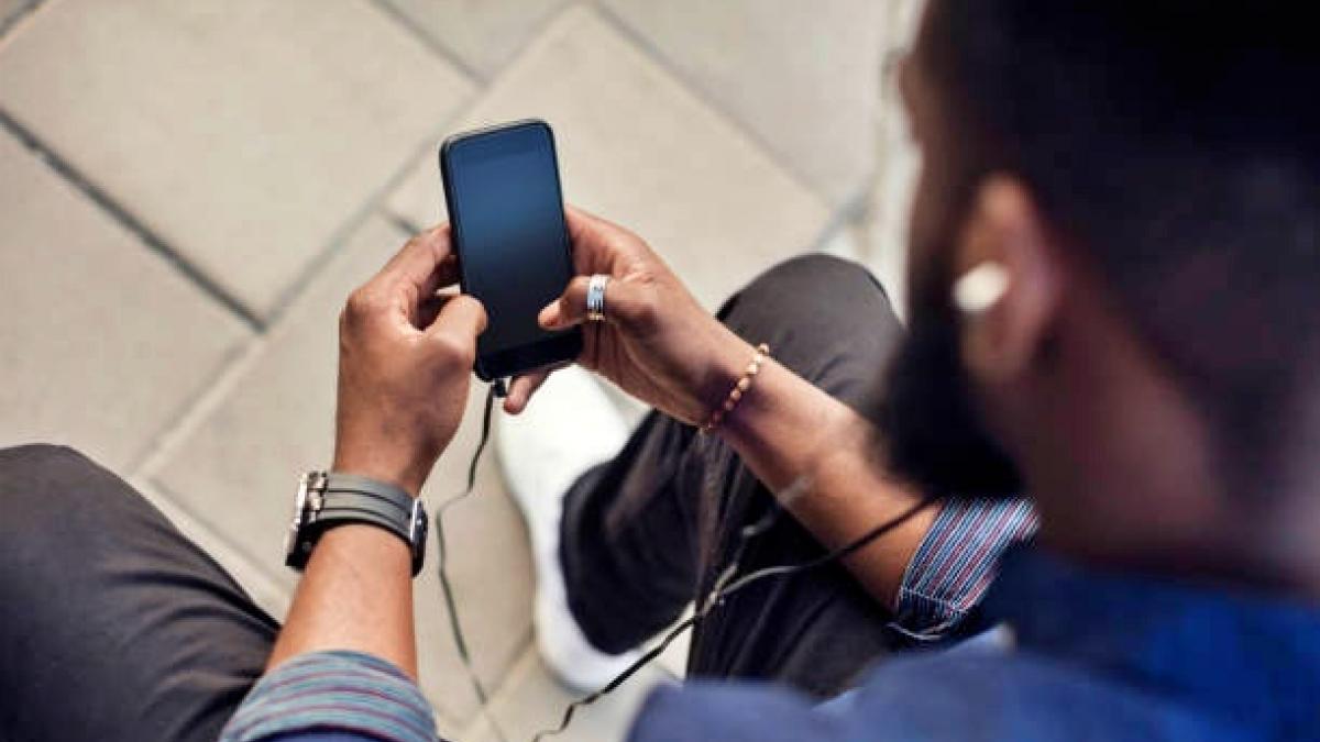 मैसेज कर फ्रॉड करने की कोशिश (सांकेतिक फोटो- गेटी) 