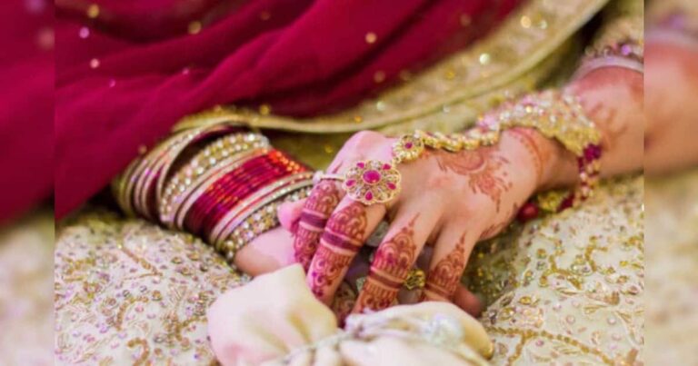 इंस्टाग्राम पर हुई दोस्ती प्यार में बदली, शादी की जिद पर अड़ी दो युवतियां