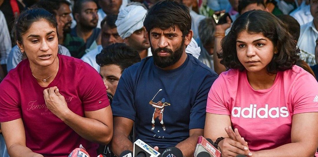 जंतर मंतर पर बैठे पहलवानों को मिला खाप पंचायतों का साथ