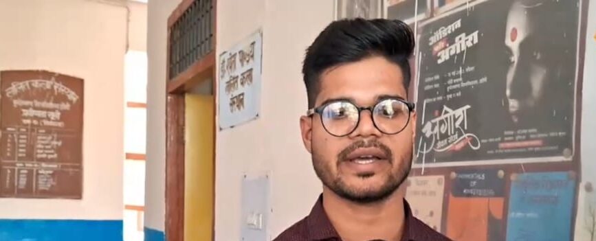 Jhansi News: झांसी के इस युवा कलाकार ने DM की