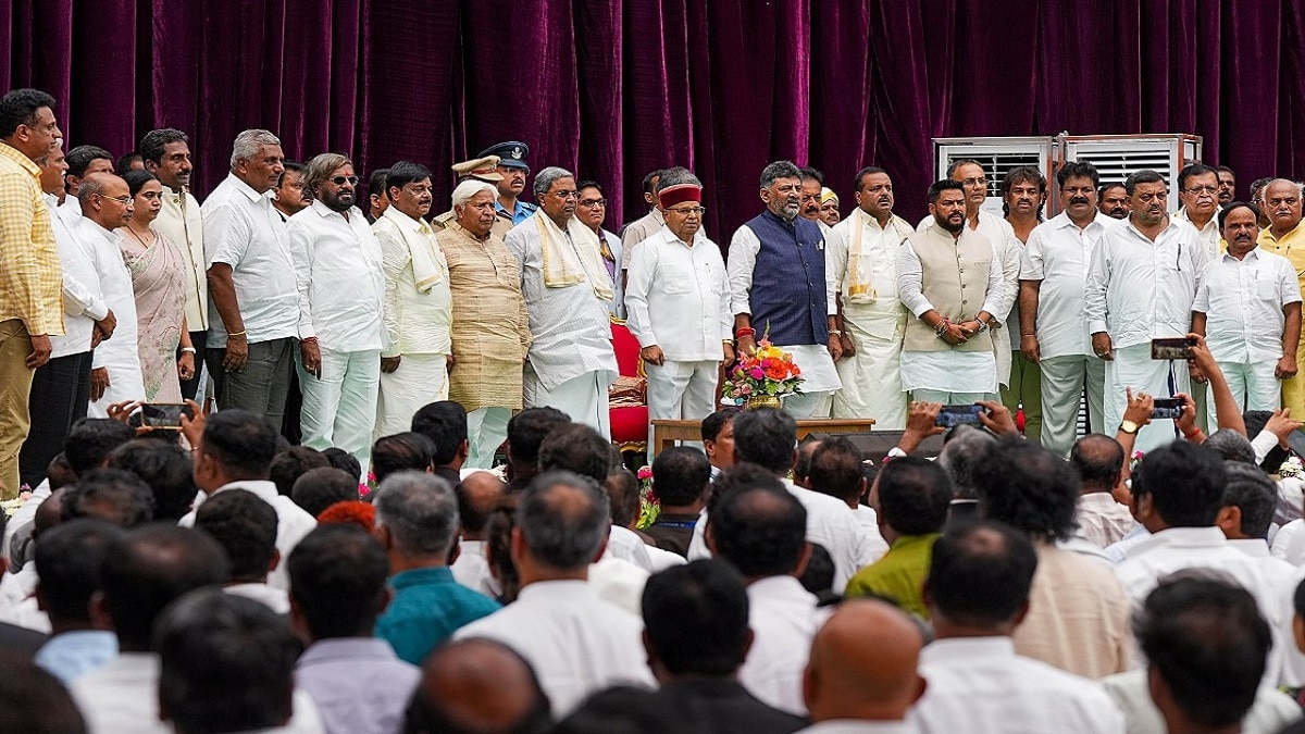 अंदर शपथग्रहण, बाहर नारेजाबी...कर्नाटक में मंत्री पद को लेकर कांग्रेस विधायकों का बवाल - Congress MLAs create ruckus outside Raj Bhavan after not getting ministerial posts in Karnataka lclk