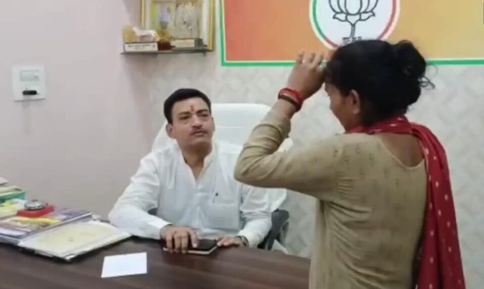 झांसी में लव जिहाद! इस्लाम कबूलने और बुर्का पहनने से