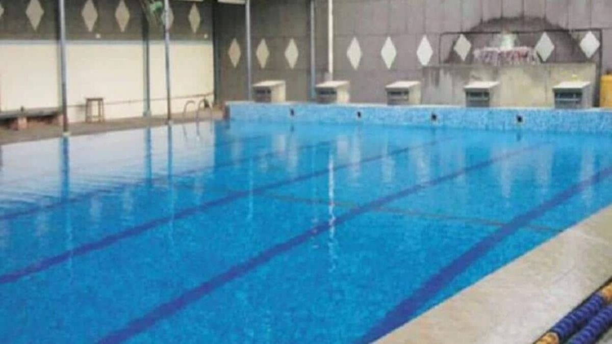 स्वीमिंग पूल में डूबा बच्चा. (Representational image)