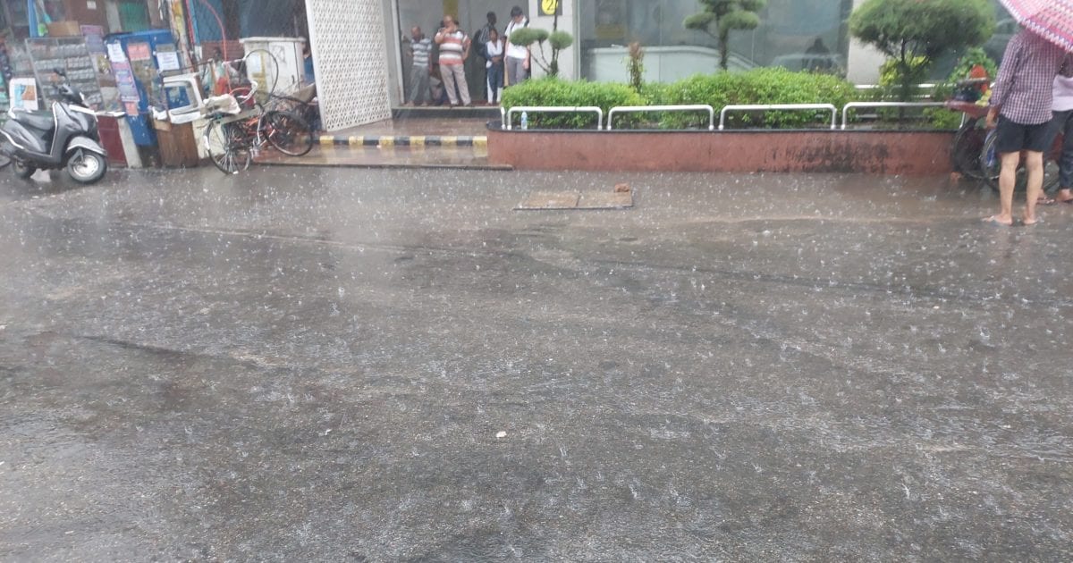 UP Weather update: सुबह रहेगा मौसम साफ, दोपहर बाद होगी