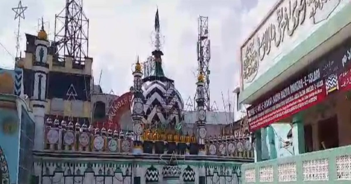 '...ताकि हिंदू-मुस्लिम में दूरियां बढ़ जाएं', यूपी के इस दरगाह