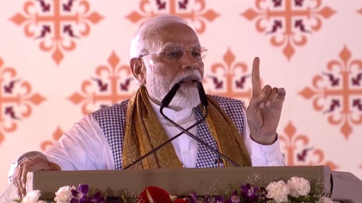 पीएम ने काशी में 12 हजार करोड़ की परियोजनाओं का शिलान्यास-लोकार्पण किया 