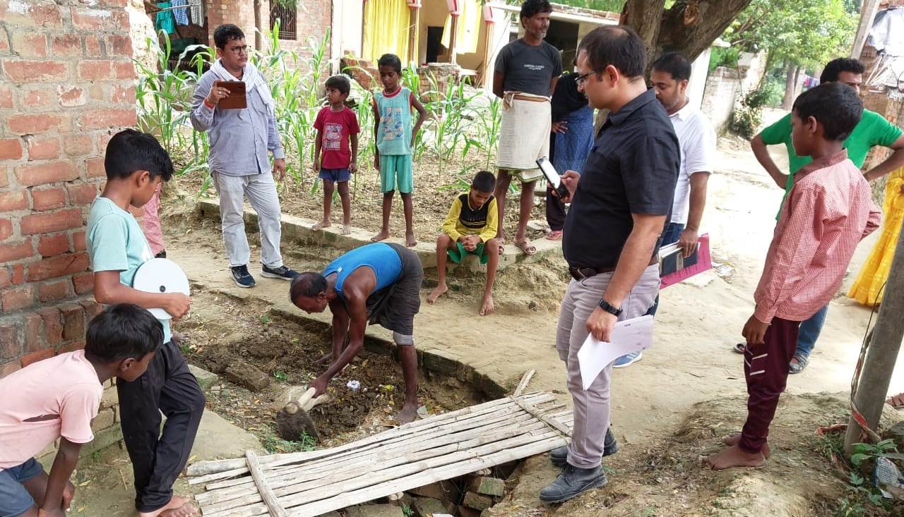 एक साल बाद भी काम अधूरा, हो गया पूरे का भुगतान