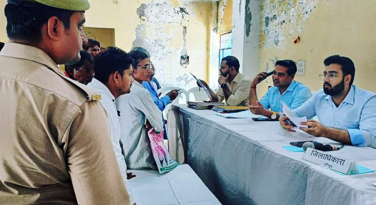 61 पार्थना पत्रों में 5 का मौके पर निस्तारण 61 पार्थना पत्रों में 5 का मौके पर निस्तारण