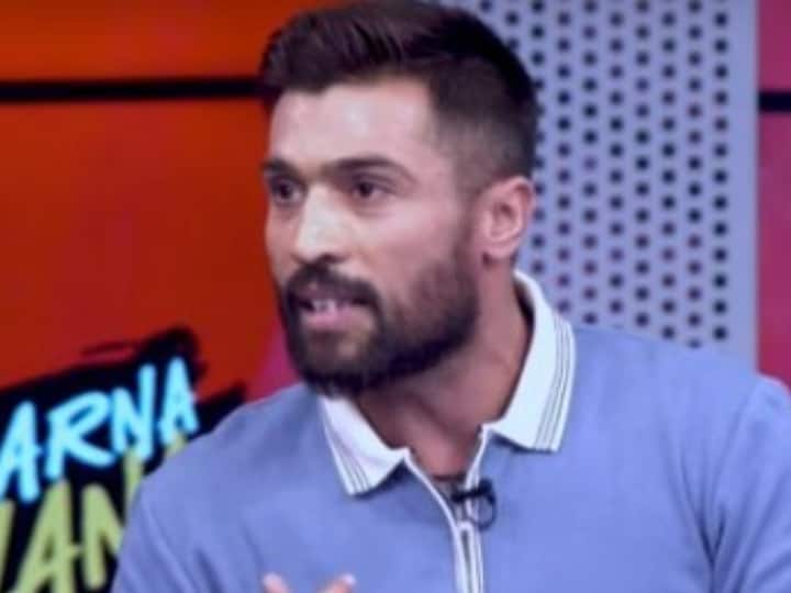 Former Pakistani Pacer Mohammad Amir Control Himself From Abusing In Live Show And Said Sorry Watch Viral Video