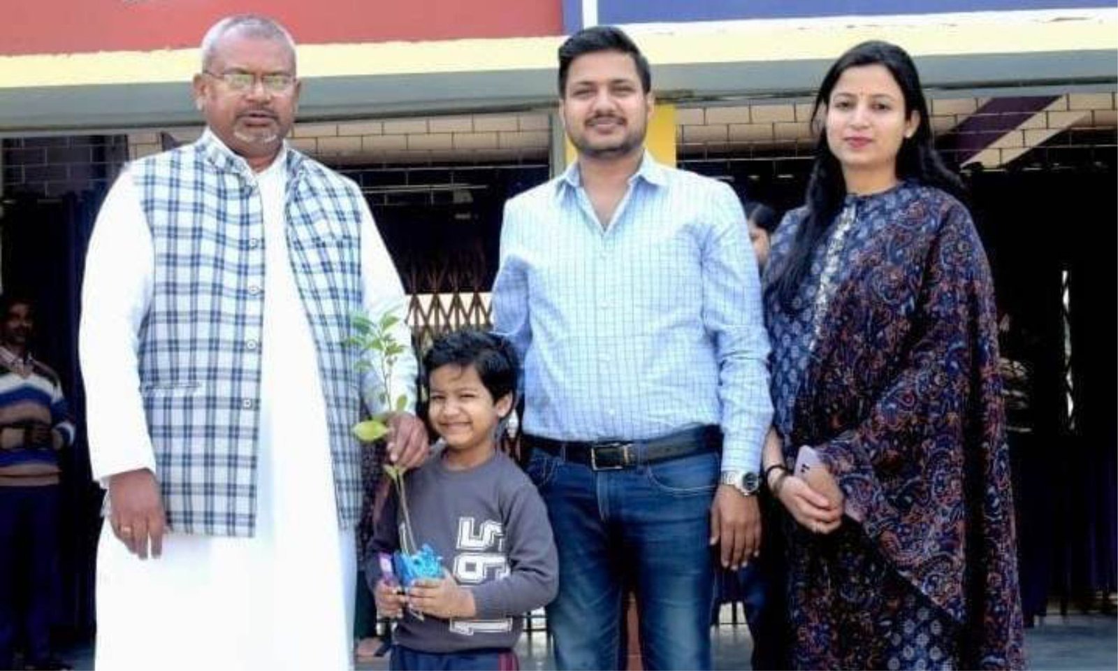 नौनिहालों का भविष्य तभी उज्ज्वल होगा जब वृक्ष रहेंगे : पी.विक्टर नौनिहालों का भविष्य तभी उज्ज्वल होगा जब वृक्ष रहेंगे : पी.विक्टर