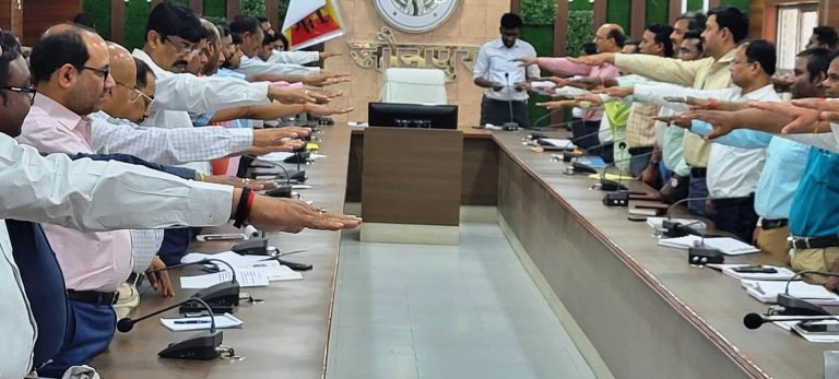 विशेष संचारी रोग नियंत्रण अभियान एवं दस्तक अभियान की हुई समीक्षा