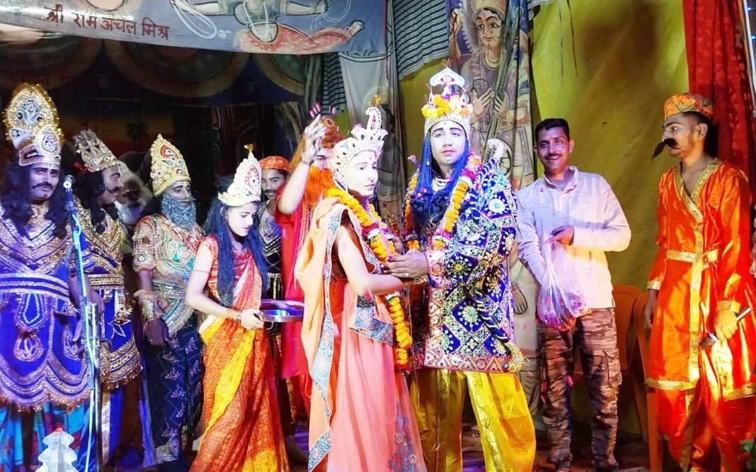 Jaunpur Dhara News : सीता स्वयंवर और परशुराम लक्ष्मण संवाद ने श्रोताओं का मोहा मन