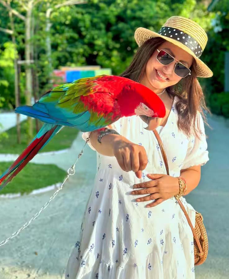 Heena Khan : कैंसर पीड़ित हिना खान मालदीव पर कर रहीं एंजॉय