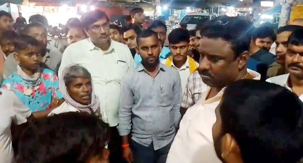 Jaunpur Dhara News : प्रसव के उपरांत मौत को लेकर परिजनों ने किया हंगामा