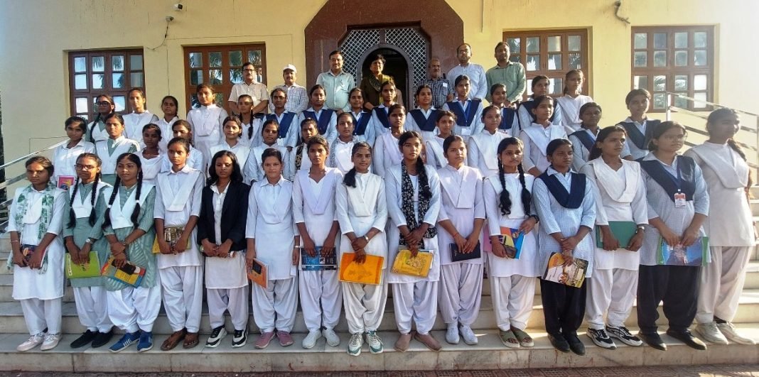 Jaunpur Dhara News : विज्ञान एवं तकनीकी के क्षेत्र में छात्राओं के लिए भरपूर संभावनाएं : प्रो. वंदना सिंह Jaunpur Dhara News : विज्ञान एवं तकनीकी के क्षेत्र में छात्राओं के लिए भरपूर संभावनाएं : प्रो. वंदना सिंह