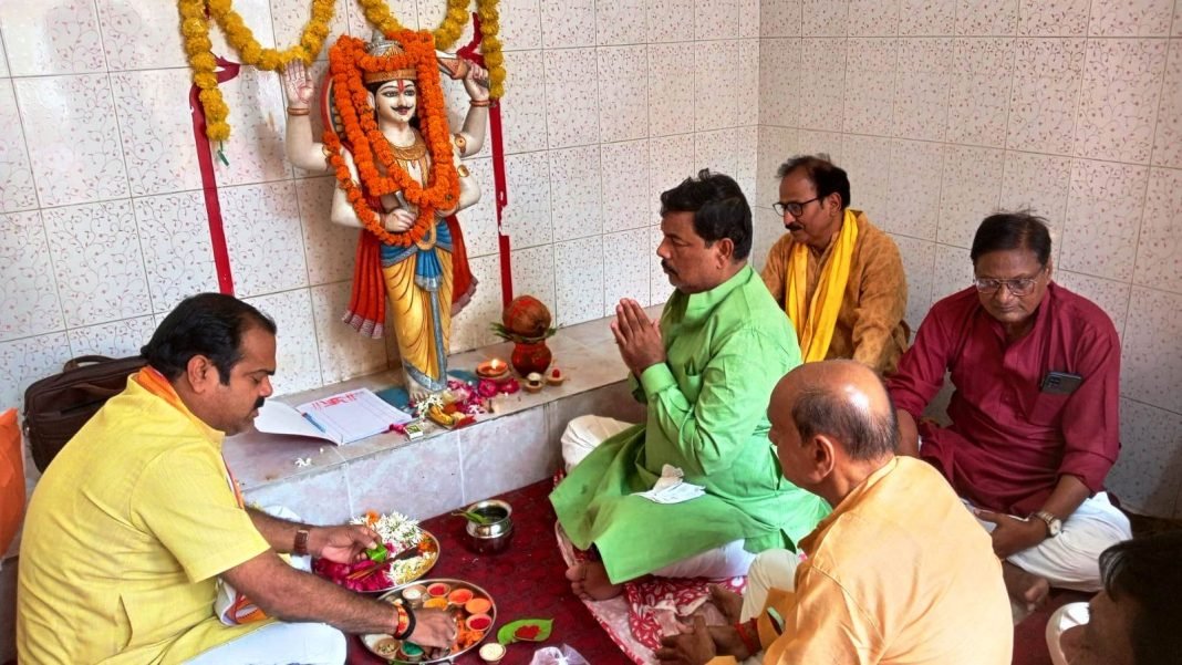 Jaunpur News : विधि-विधान से हुआ भगवान चित्रगुप्त का हवन-पूजन