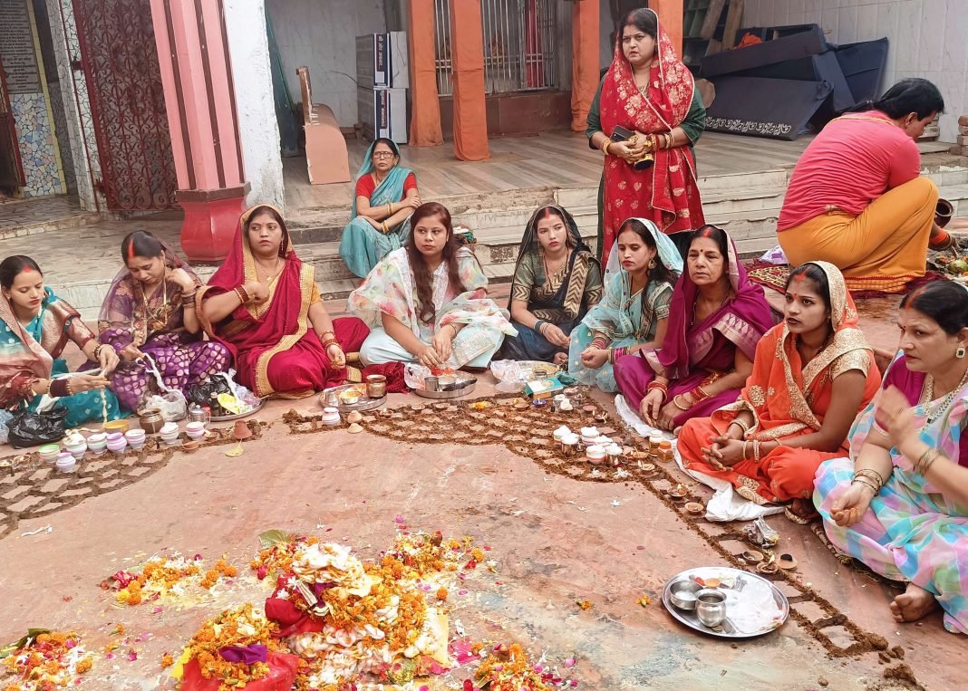 Jaunpur News : आस्था के साथ मनाया भैया दूज का पर्व