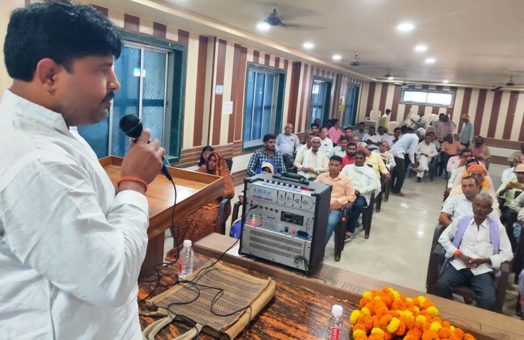 Jaunpur News : खेत में सीधे सुपर सीडर से करें गेहूं की बुवाई                        