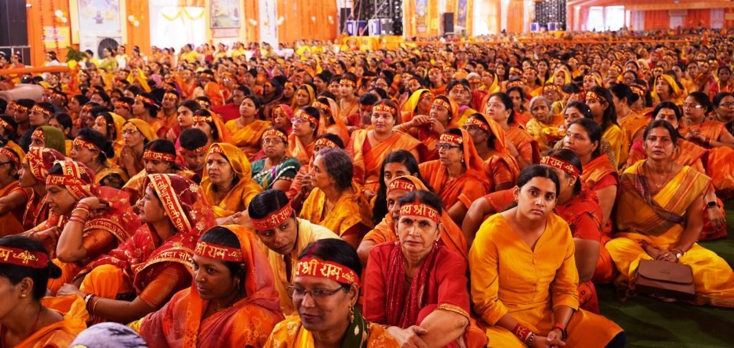 Jaunpur News : रामकथा के अन्तिम दिन रसपान को उमड़ा जन सैलाब Jaunpur News : रामकथा के अन्तिम दिन रसपान को उमड़ा जन सैलाब