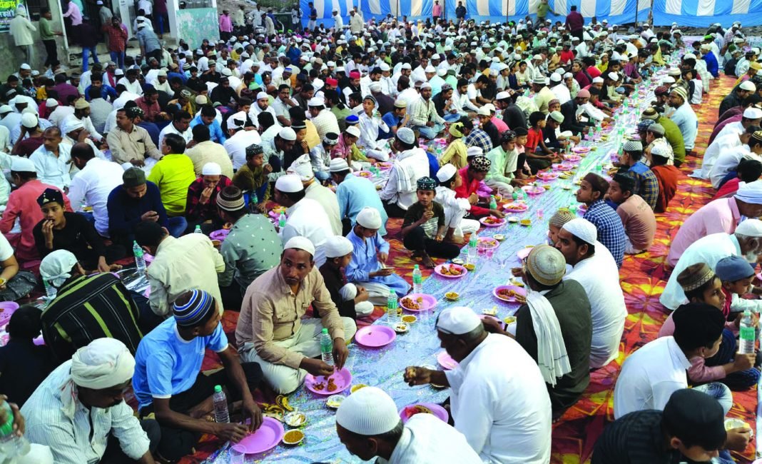 आपसी प्रेम व सौहार्द का पैगाम देता है रोजा इफ्तार आपसी प्रेम व सौहार्द का पैगाम देता है रोजा इफ्तार