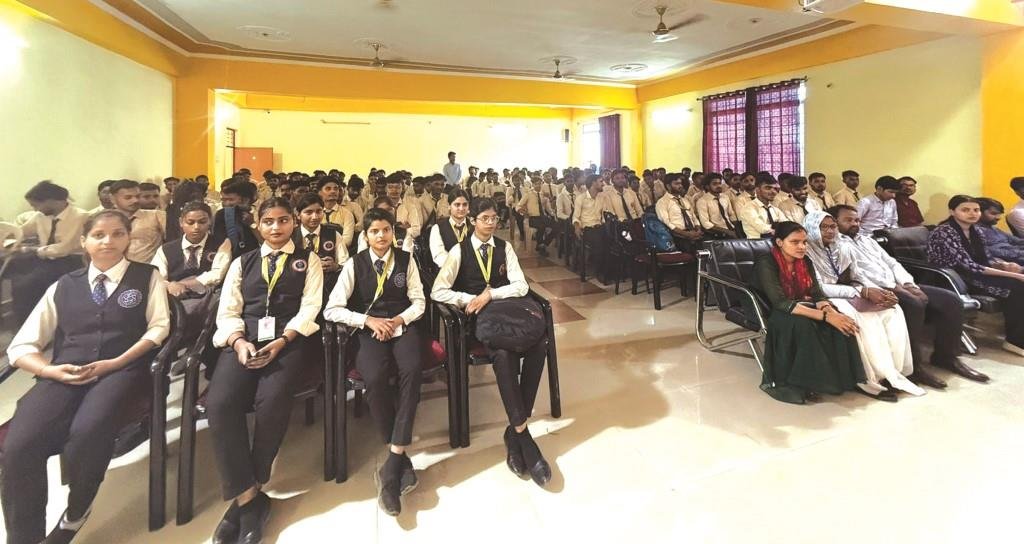 बुजुर्गो की सेवा से बड़ा कोई धर्म नहीं : वैभव सिंह