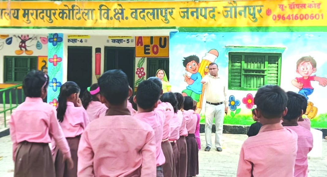 औचक निरीक्षण के दौरान अनियमितता पाये जाने पर बीएसए ने व्यक्त की नाराजगी औचक निरीक्षण के दौरान अनियमितता पाये जाने पर बीएसए ने व्यक्त की नाराजगी