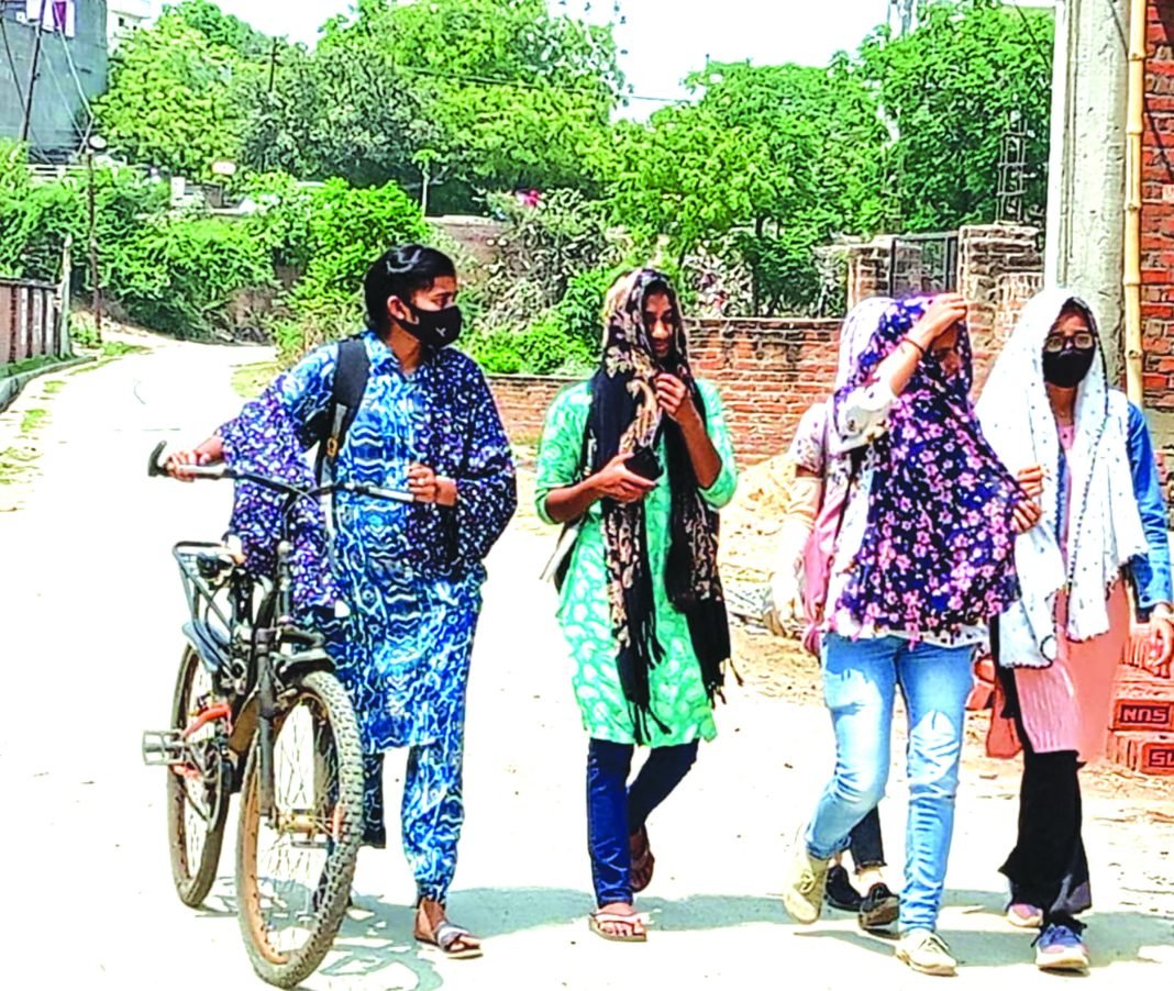 भीषण गर्मी का सितम जारी, पशु पक्षी भी बेहाल