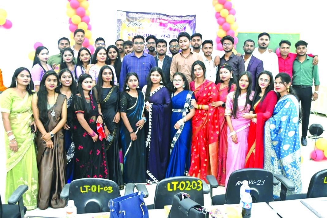 पैरामेडिकल का प्रथम बैच निकला, जूनियर ने सीनियर को दी विदाई पैरामेडिकल का प्रथम बैच निकला, जूनियर ने सीनियर को दी विदाई
