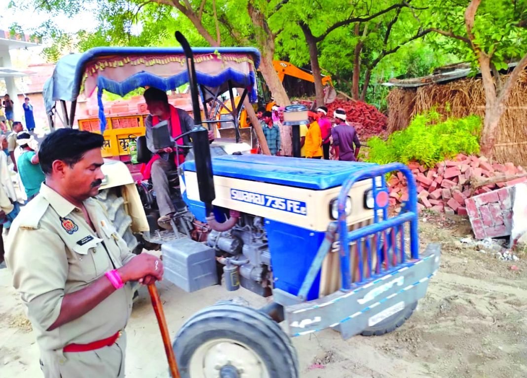दो दशक बाद खुला रास्ता, तहसीलदार की कार्रवाई से ग्रामीणों में खुशी