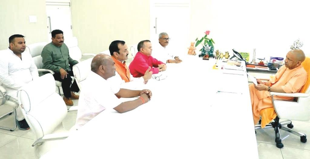मुख्यमंत्री से मिले राज्य विश्वविद्यालय कर्मचारी महासंघ के पदाधिकारी