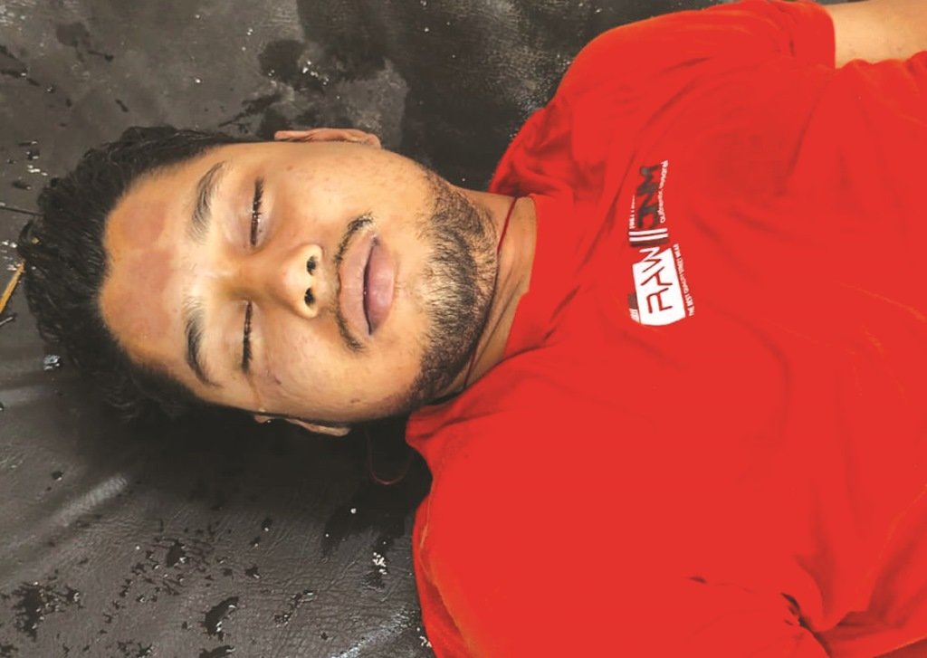 खेत में मिली अज्ञात युवक की लाश, क्षेत्र में फैली सनसनी खेत में मिली अज्ञात युवक की लाश, क्षेत्र में फैली सनसनी