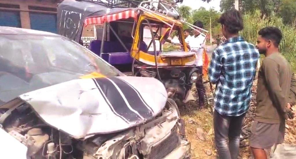सड़क दुर्घटना में एक की मौत, तीन गम्भीर रूप से घायल