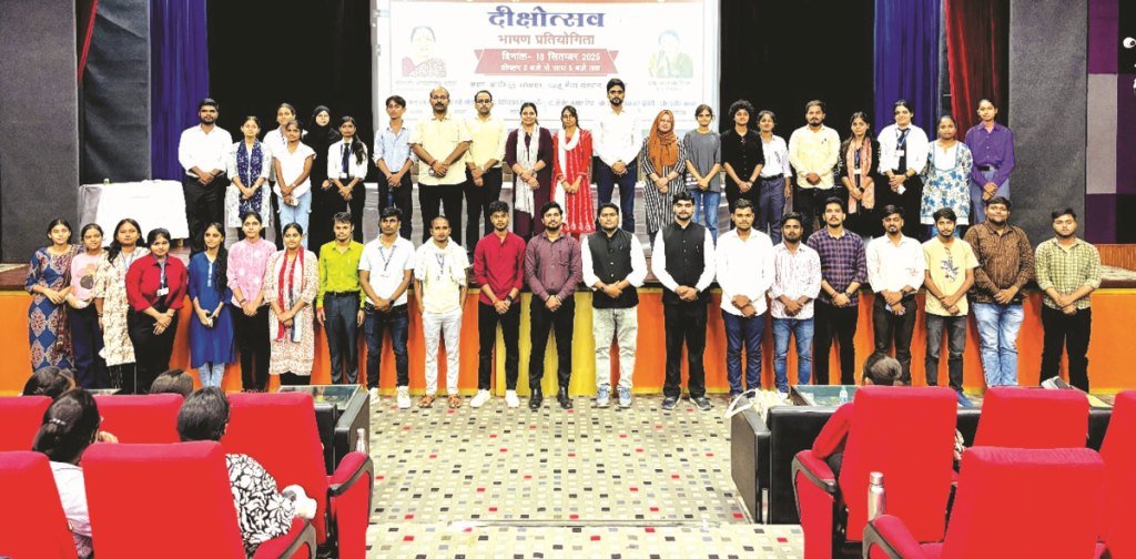 लाइक-शेयर की दुनिया पर विवि में मंथन, छात्रों ने बताई सोशल मीडिया की हकीकत