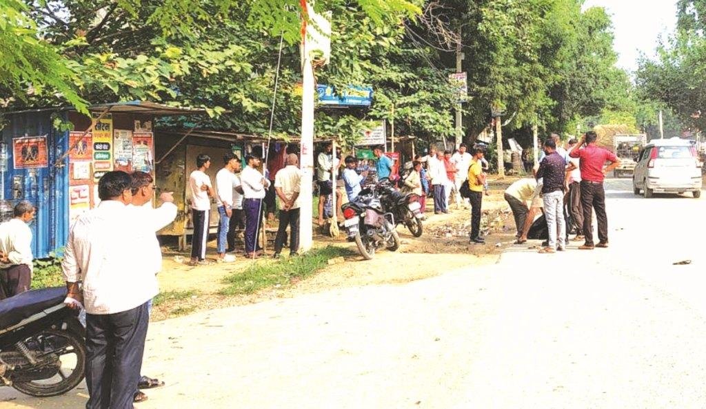 ट्रेलर की चपेट में आने से मोटरसाइकिल सवार की मौत